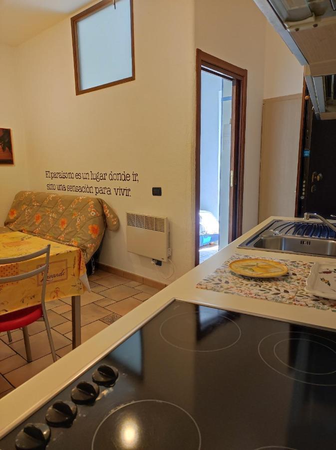 Bilocale Nella Vecchia Citta' Di Mentone Apartment Exterior foto