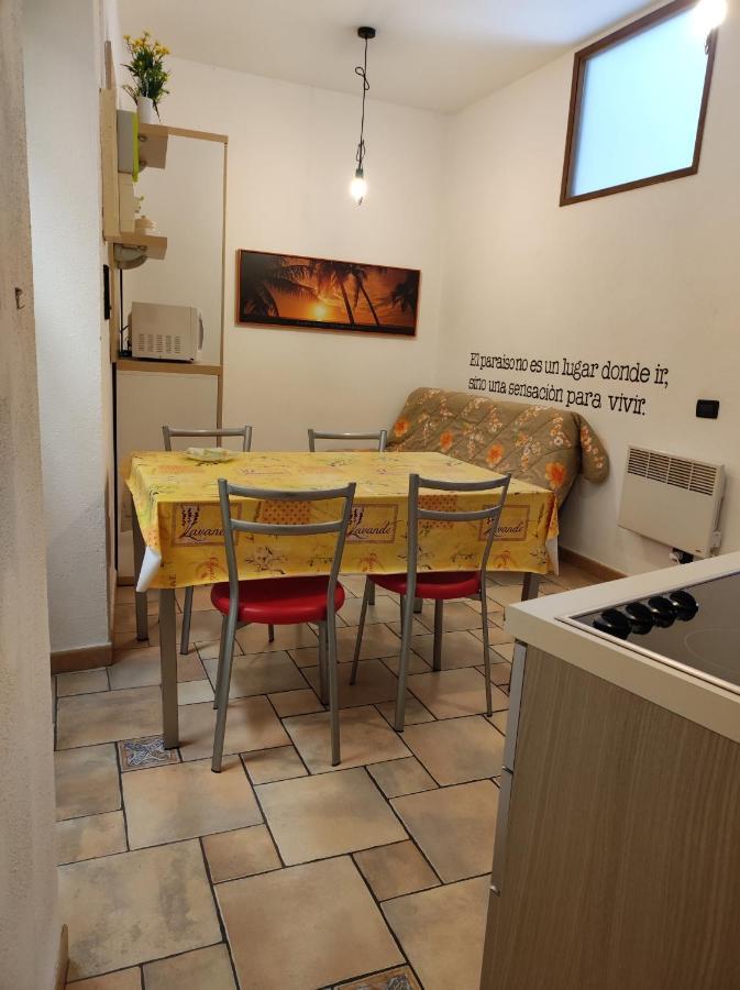 Bilocale Nella Vecchia Citta' Di Mentone Apartment Exterior foto